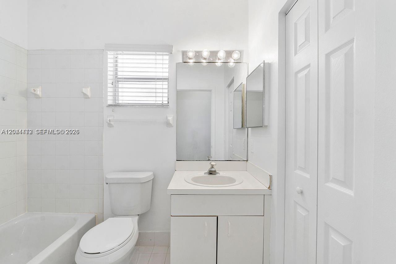 16035 Emerald Cove Road Weston, FL 33331 - Photo 24 of 30 Gallery Image 24