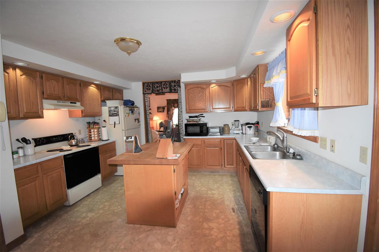 74 Lyndeboro Road New Boston, NH 03070 - Photo 4 of 25