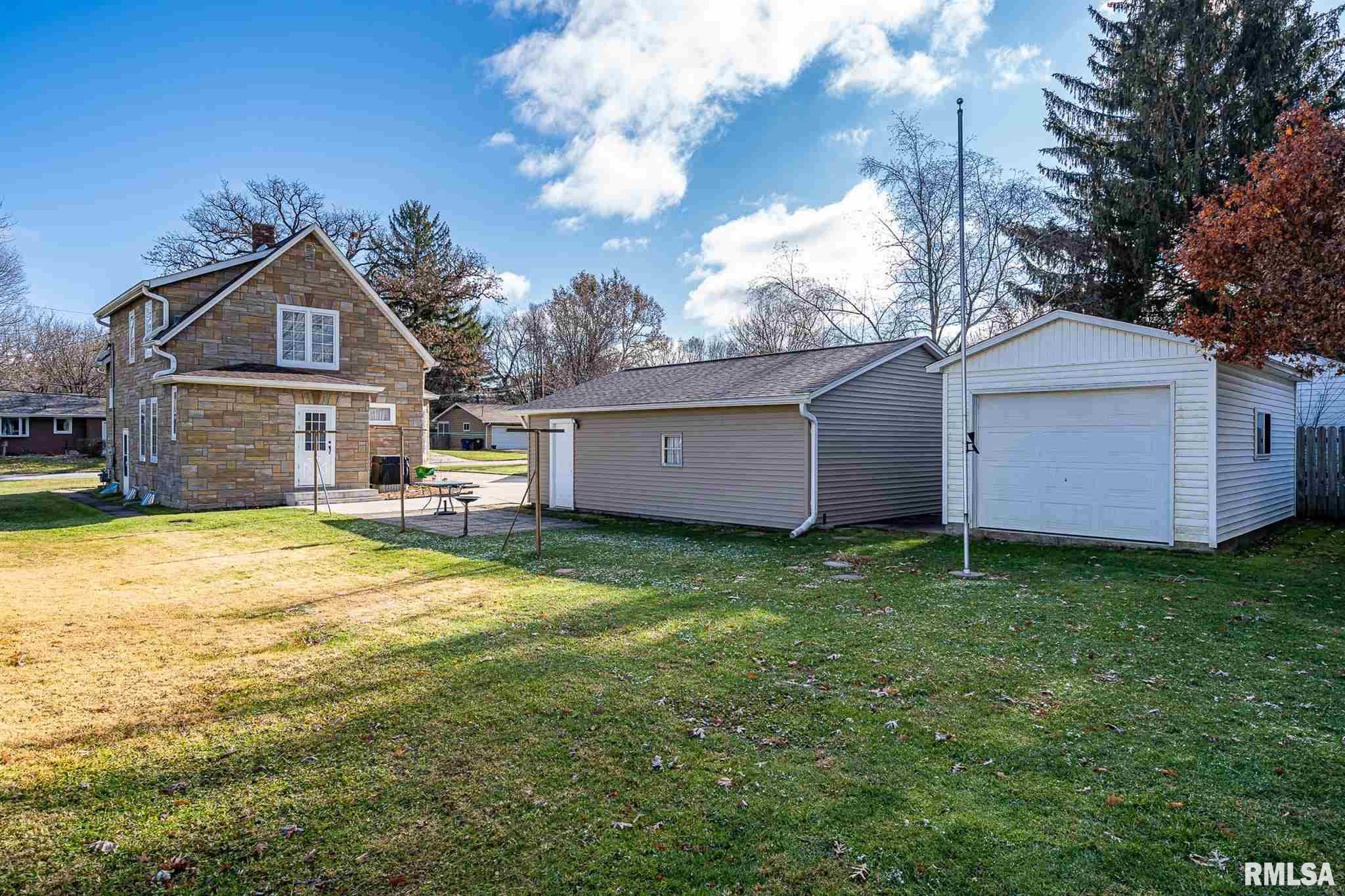 813 42nd Street Moline, IL 61265 - Photo 2 of 15