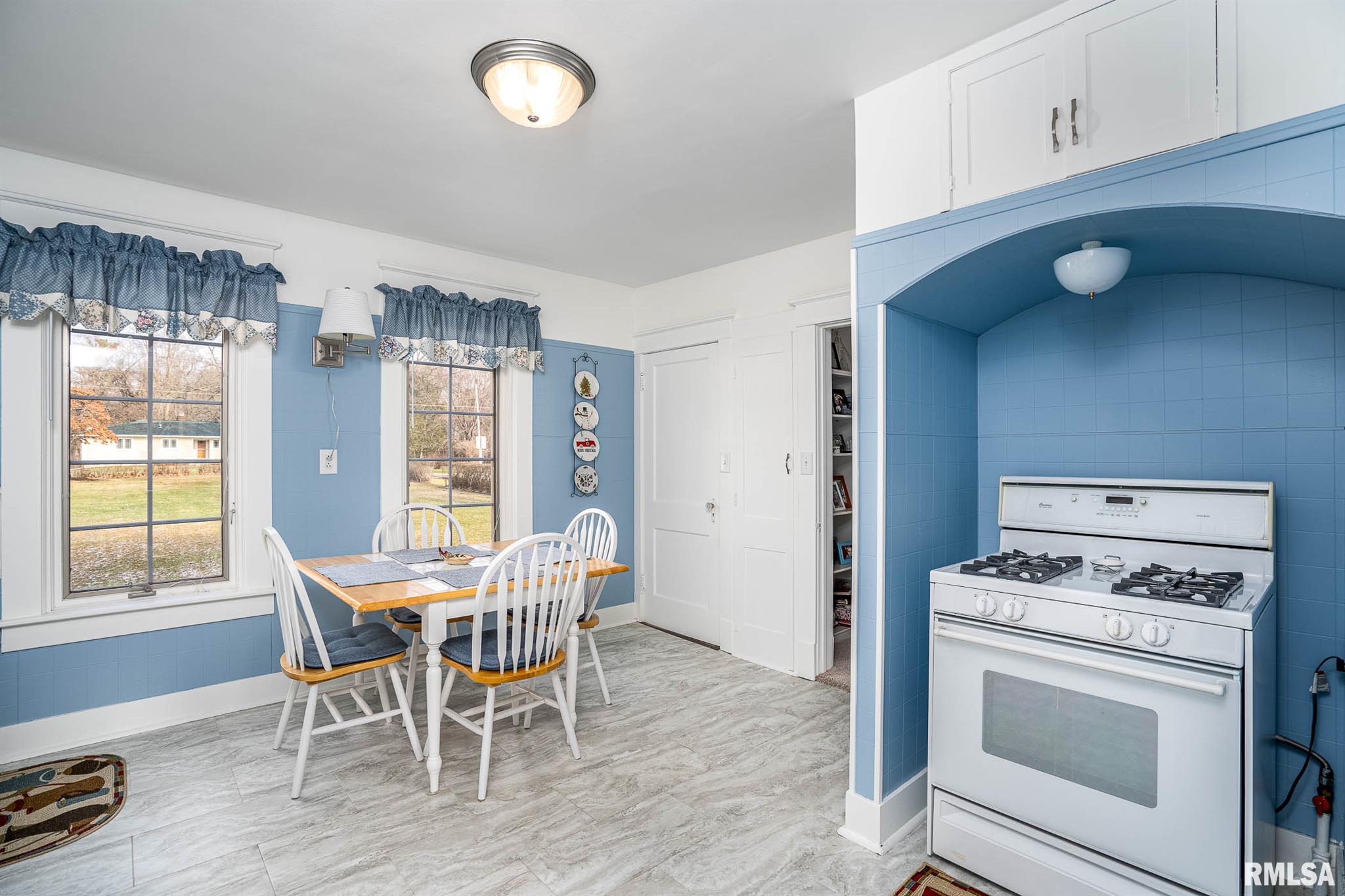 813 42nd Street Moline, IL 61265 - Photo 7 of 15