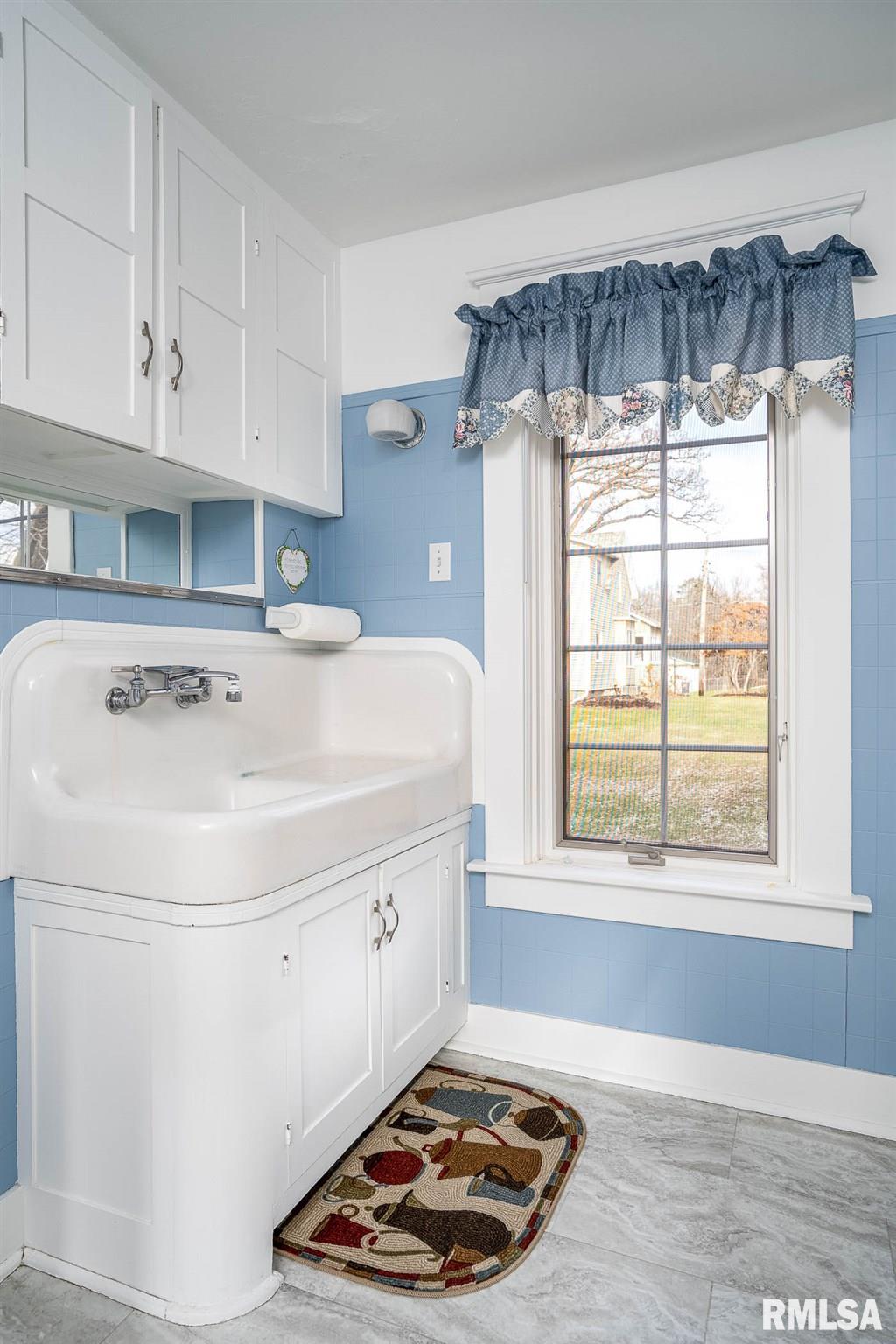 813 42nd Street Moline, IL 61265 - Photo 8 of 15