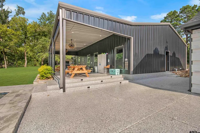 a view of a house with backyard and porch