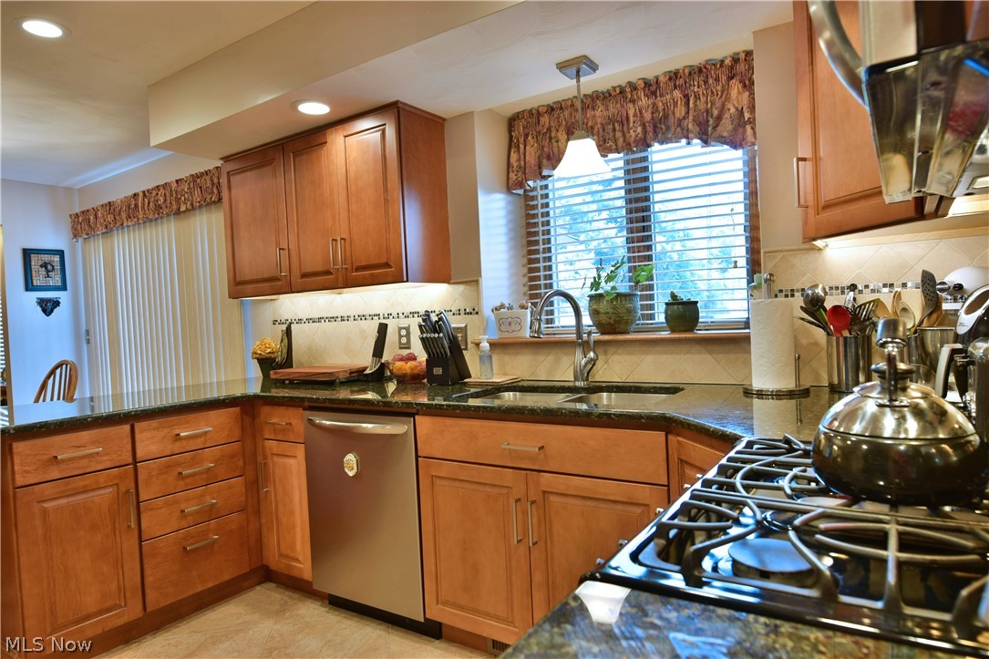 9875 Detwiler Road Canfield, OH 44406 - Photo 8 of 34 Gallery Image 8
