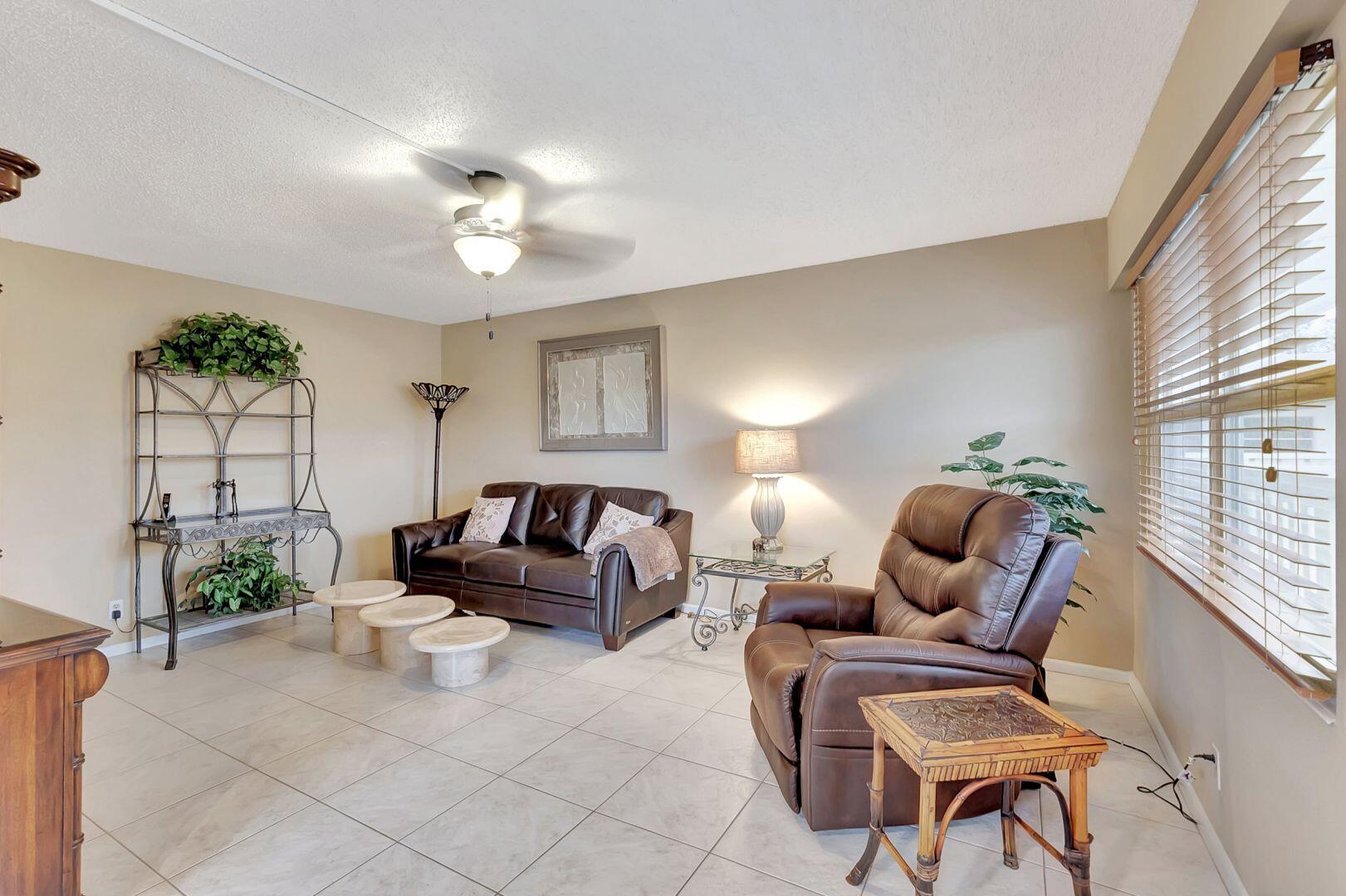 113 Fanshaw C Boca Raton, FL 33434 - Photo 11 of 45 Living Area