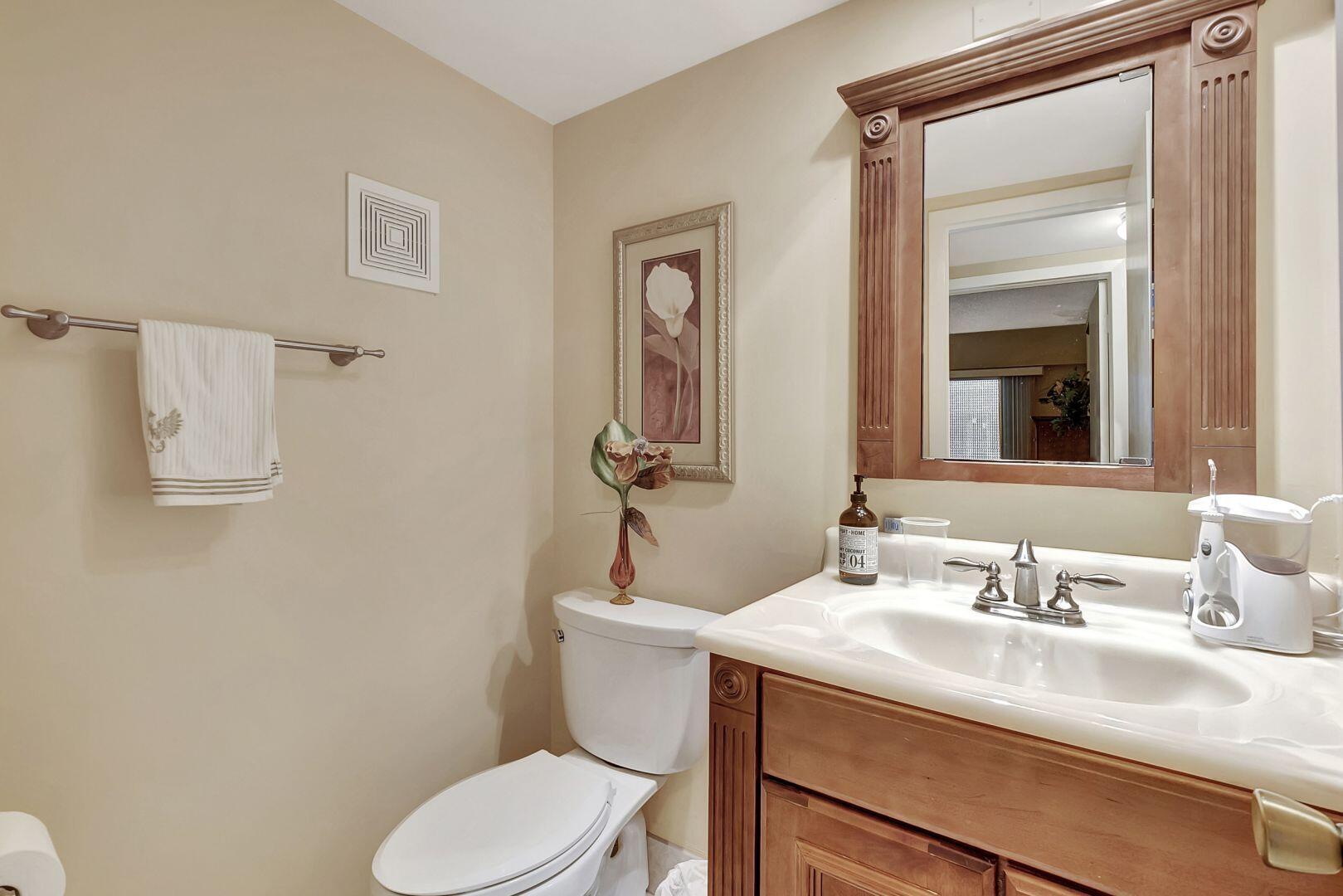 113 Fanshaw C Boca Raton, FL 33434 - Photo 18 of 45 1/2 Bathroom