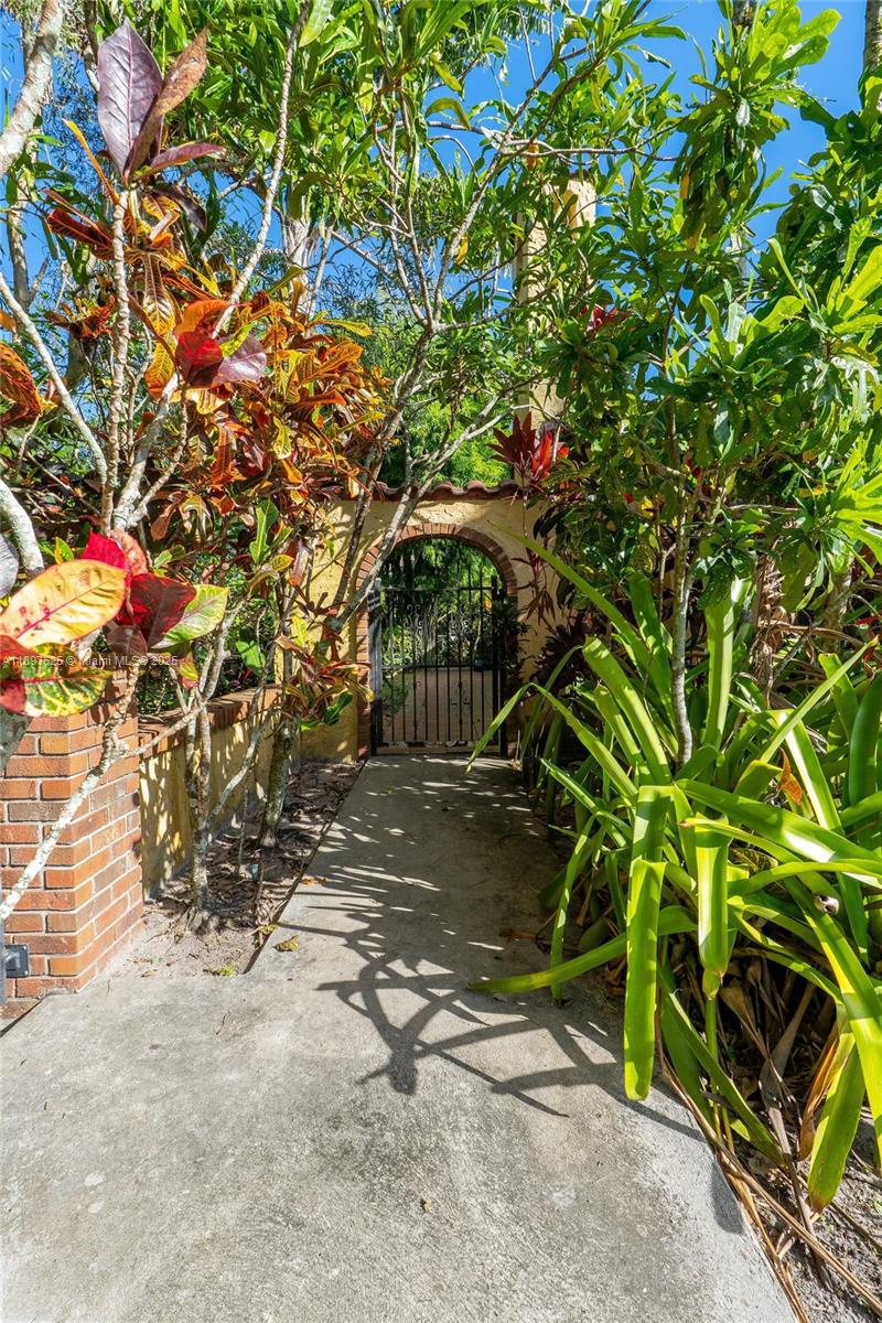 11851 Northwest 7th Street Plantation, FL 33325 - Photo 2 of 72 a backyard of a house with lots of green space