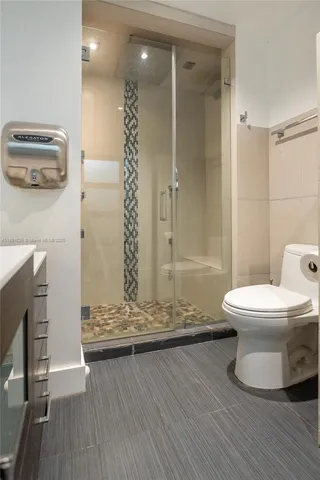 a bathroom with a toilet and a shower