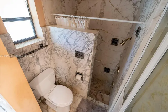 a view of a house with backyard and trees