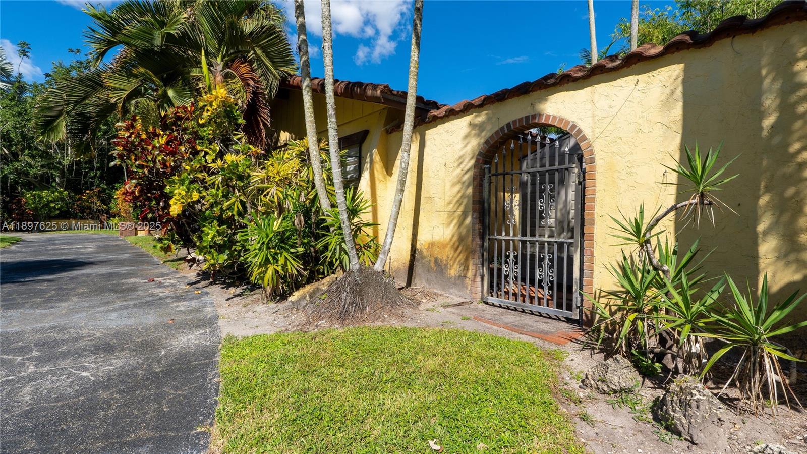 11851 Northwest 7th Street Plantation, FL 33325 - Photo 58 of 72