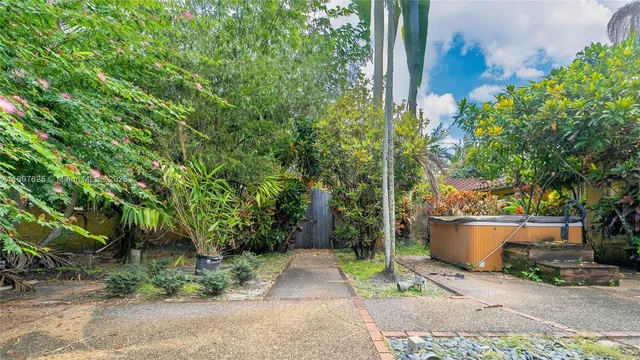 $1,600,000 | 11851 Northwest 7th Street, Plantation, FL 33325