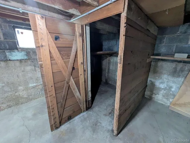 a view of a storage & utility room