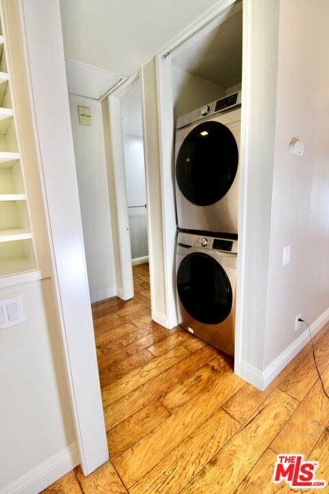 1825 Thayer Avenue Los Angeles, CA 90025 - Photo 13 of 38 a view of a hallway with washer and dryer