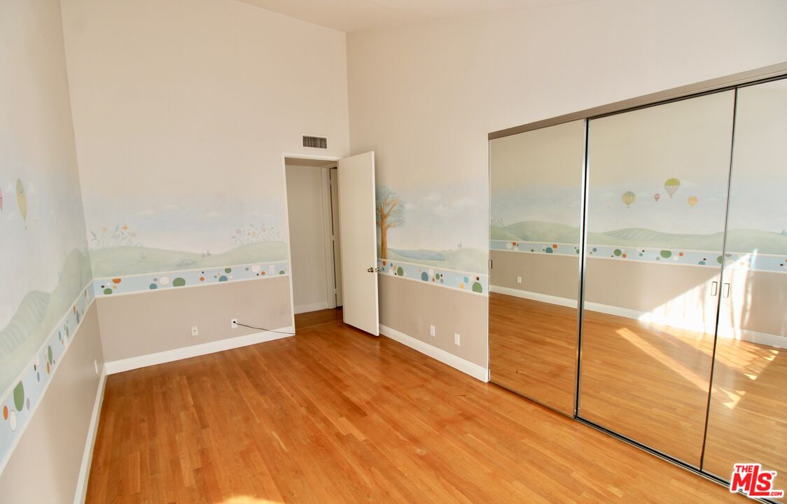 1825 Thayer Avenue Los Angeles, CA 90025 - Photo 21 of 38 a view of a room with an empty room