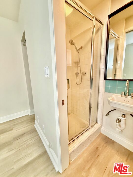 1825 Thayer Avenue Los Angeles, CA 90025 - Photo 32 of 38 a bathroom with a tub and a shower