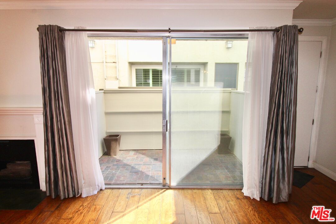 1825 Thayer Avenue Los Angeles, CA 90025 - Photo 7 of 38 a view of entry way with wooden floor