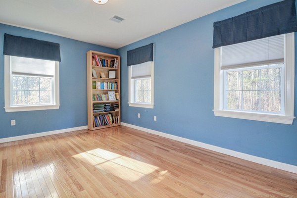 124 Benjamin Road Shirley, MA 01464 - Photo 24 of 30