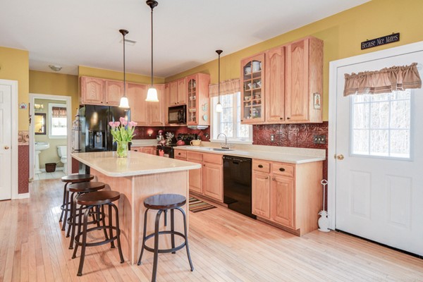124 Benjamin Road Shirley, MA 01464 - Photo 10 of 30
