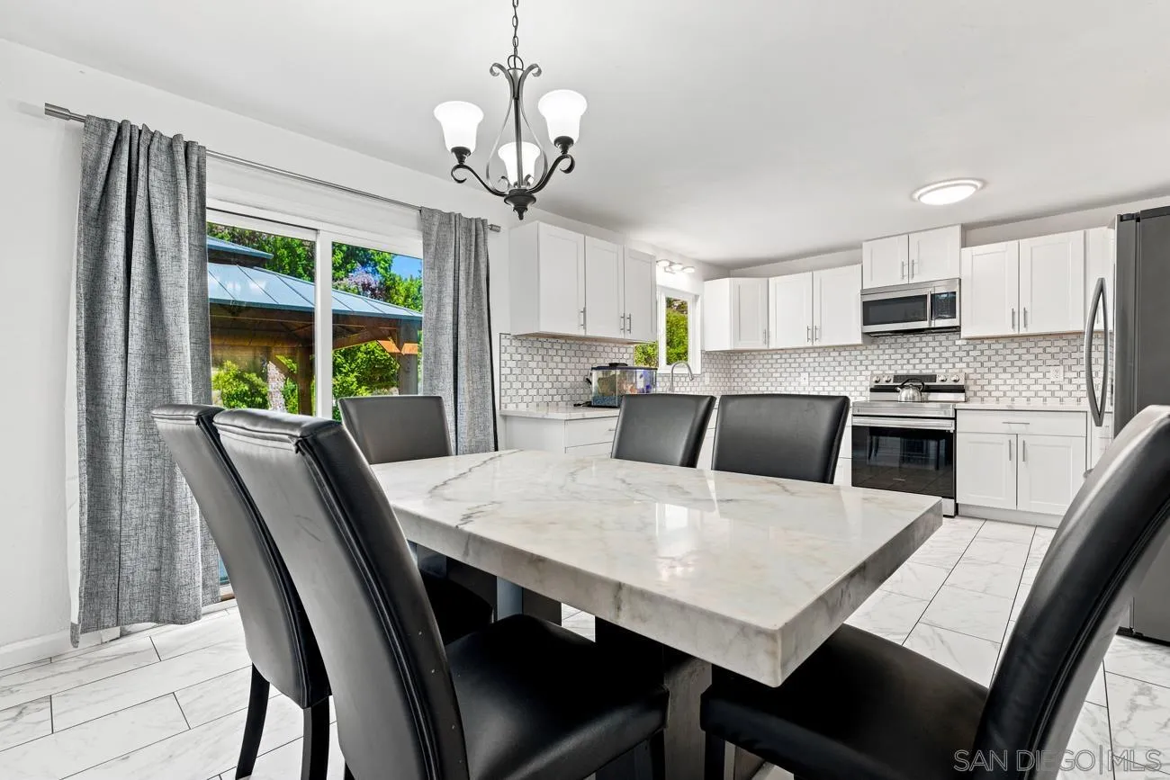 15773 Oak Valley Road Ramona, CA 92065 - Photo 18 of 42 Dining Area