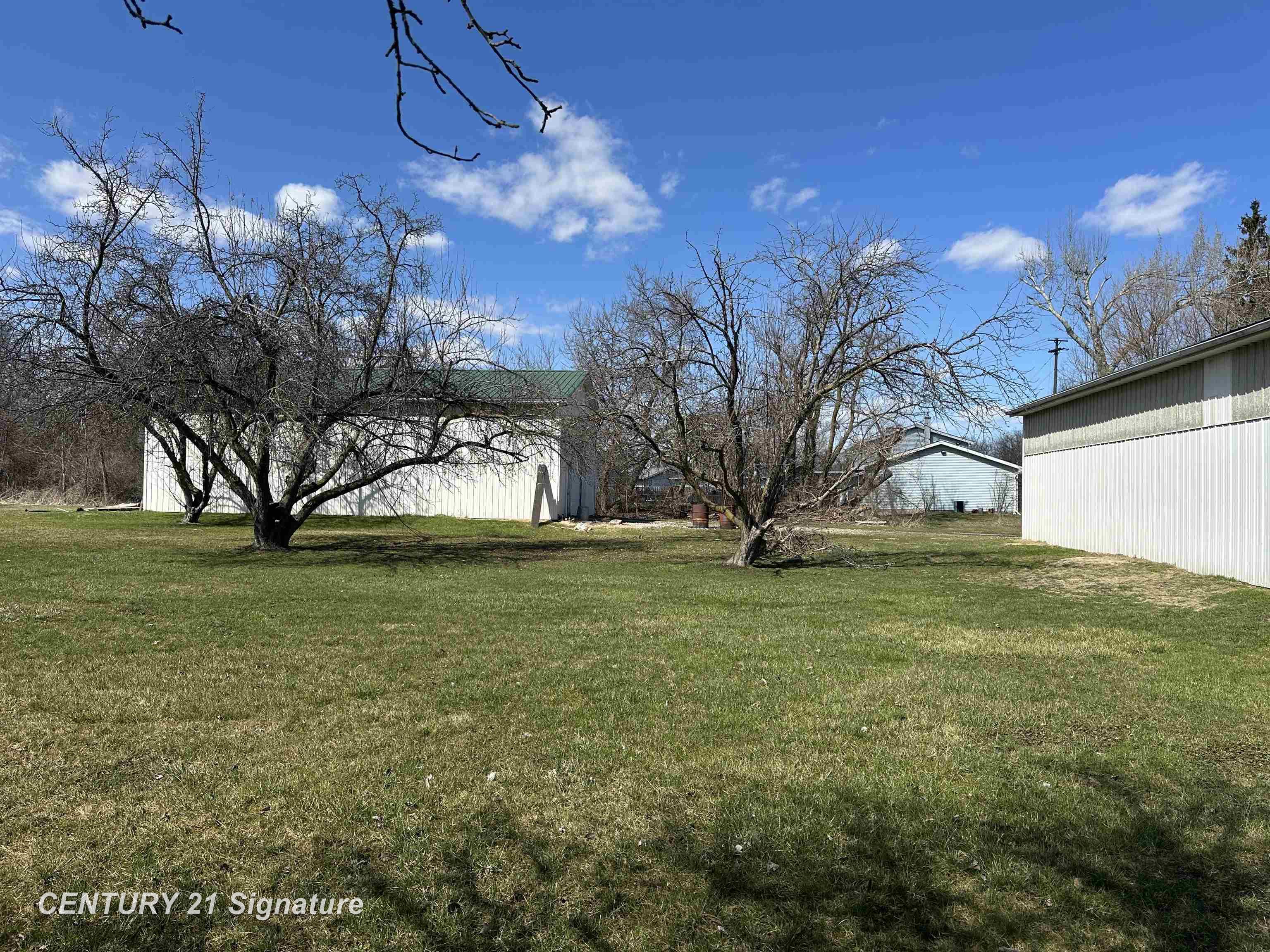 2875 Hermansau Road Saginaw, MI 48604 - Photo 27 of 30 50168441-c05e0349-2270-49ca-8d16-7e8db8b07917.JPG