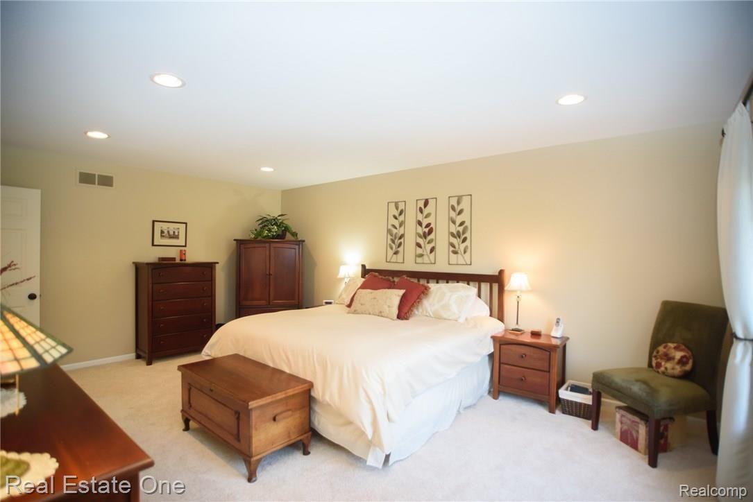 6211 Golf Club Road Howell, MI 48843 - Photo 16 of 42 11719D1A-6961-4F4B-A301-669CCA78B251.jpeg