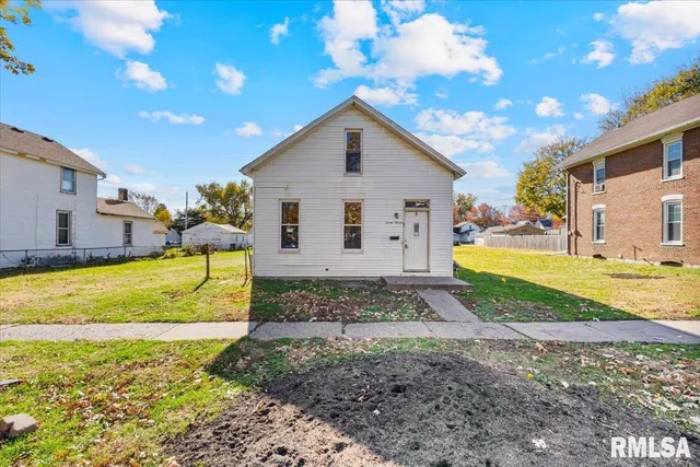 $100,000 | 2011 West 2nd Street, Davenport, IA 52802