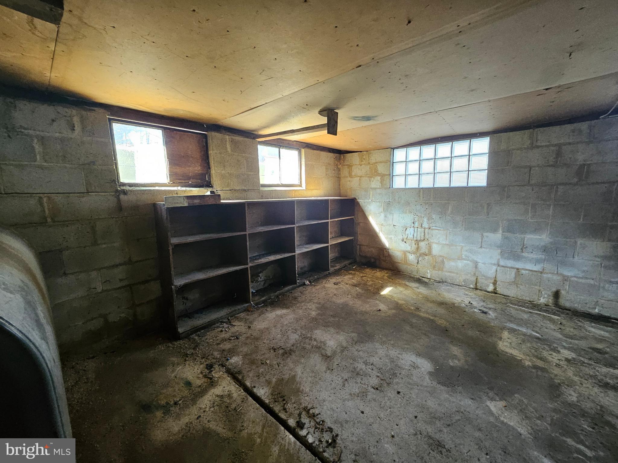 110 Woodside Road Riva, MD 21140 - Photo 27 of 35 garage