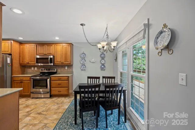 $669,900 | 741 Zelda Court, Hendersonville, NC 28792