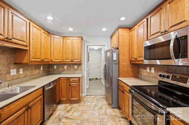 $669,900 | 741 Zelda Court, Hendersonville, NC 28792