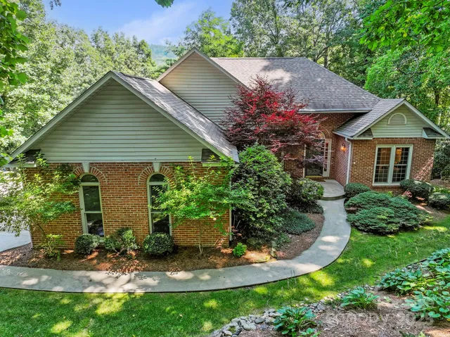$669,900 | 741 Zelda Court, Hendersonville, NC 28792