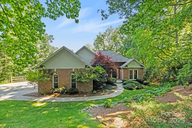 $669,900 | 741 Zelda Court, Hendersonville, NC 28792