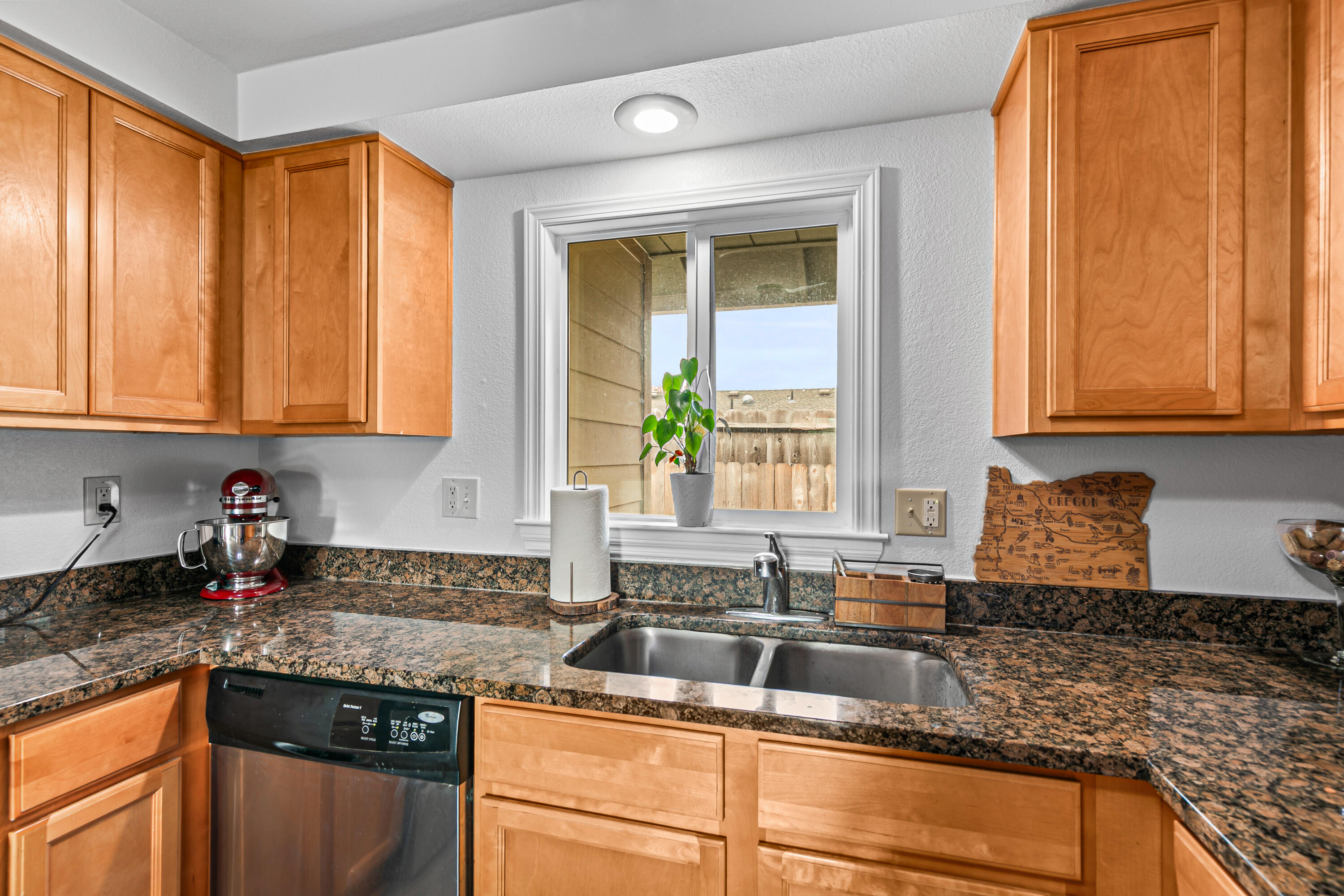 3712 Colver Road Phoenix, OR 97535 - Photo 10 of 38 9R9A9725
