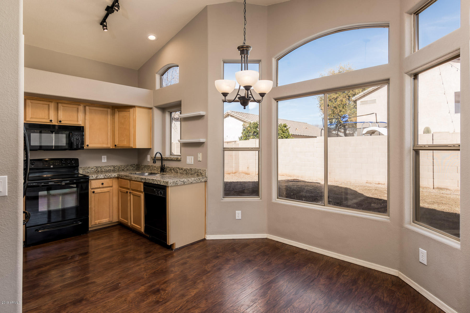 1790 East Del Rio Street Gilbert, AZ 85295 - Photo 7 of 20 Dining/Kitchen
