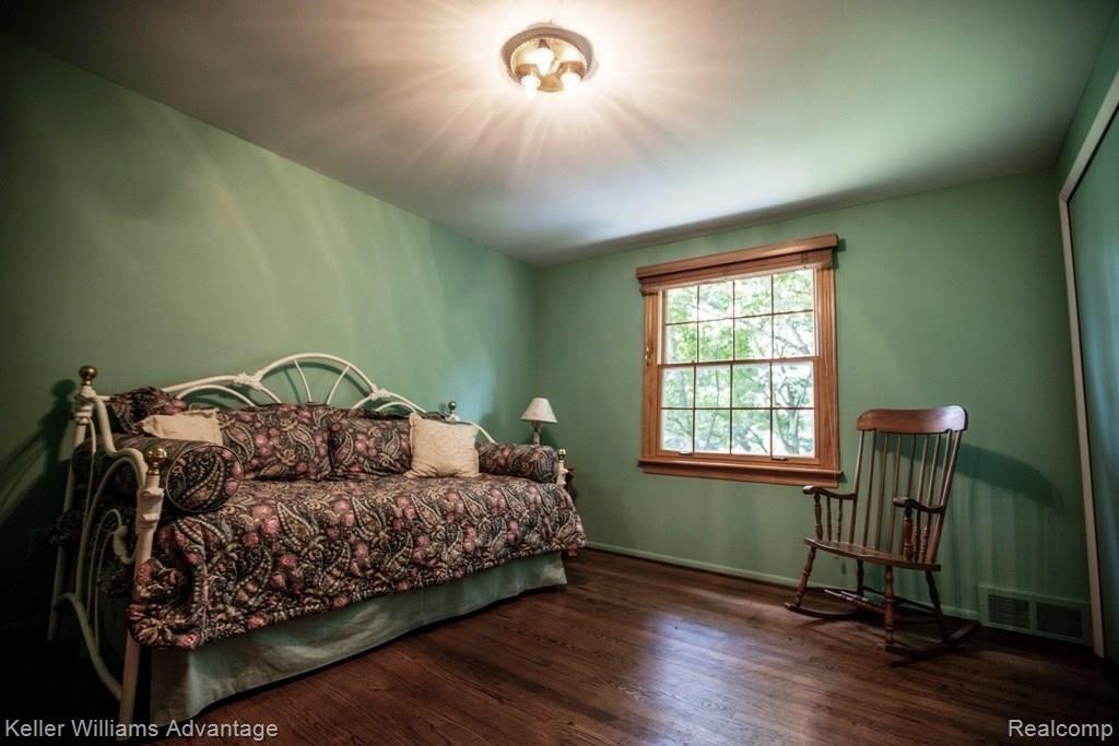 34411 Quaker Valley Road Farmington, MI 48331 - Photo 23 of 38 010A0410-edited.jpg