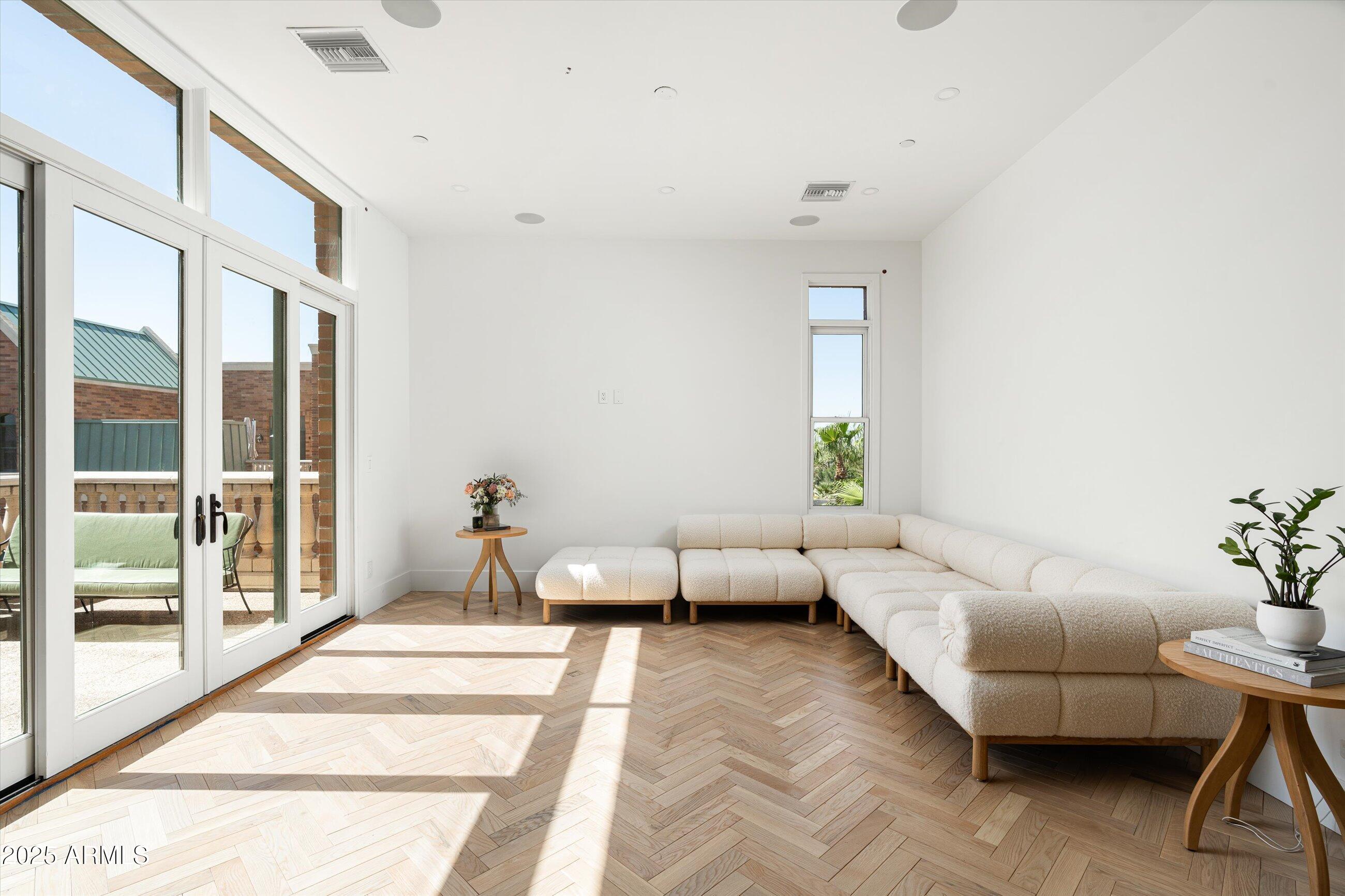 54 West Palm Lane, Unit 54 Phoenix, AZ 85004 - Photo 11 of 31 a living room with furniture and a rug