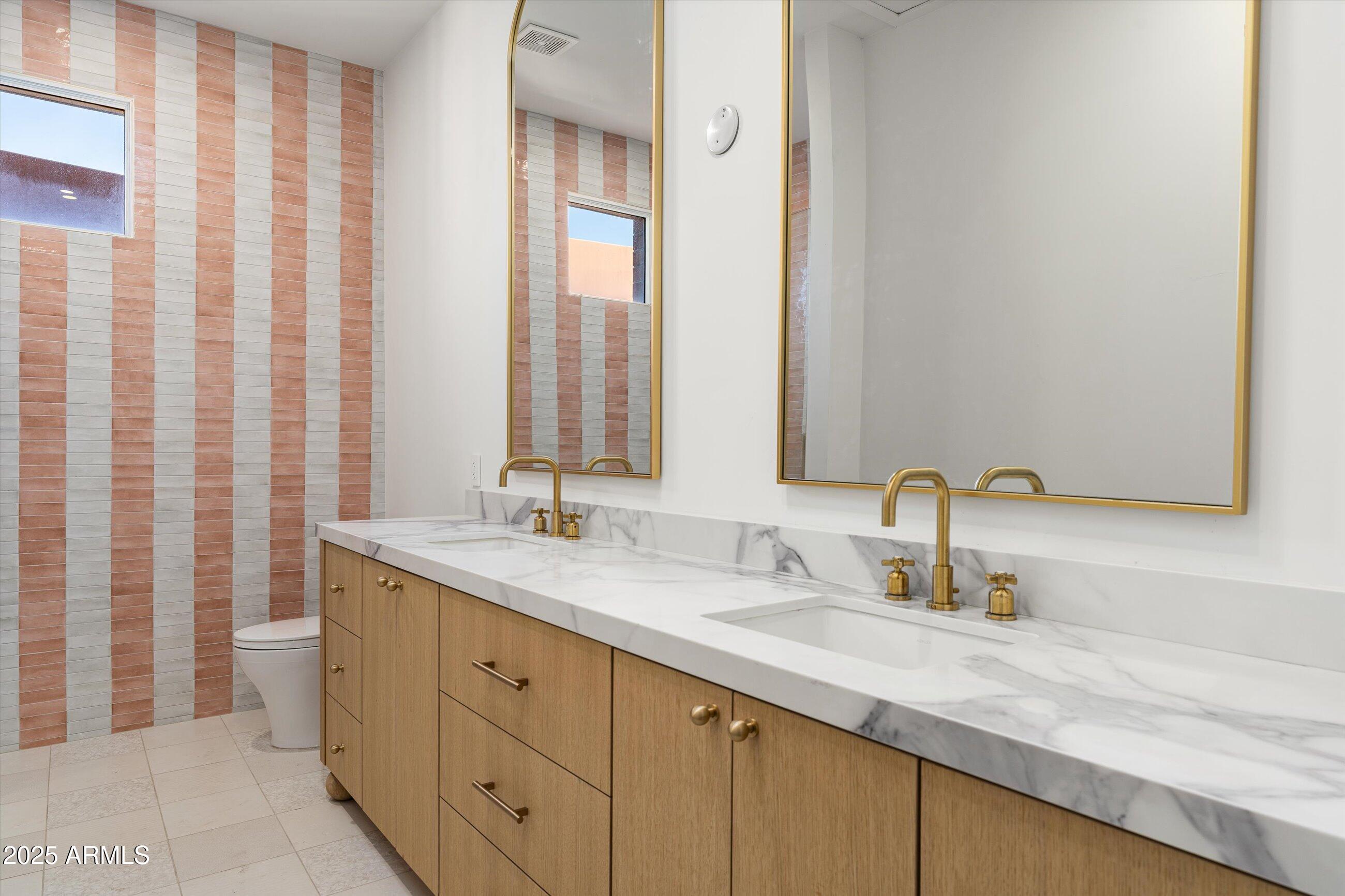 54 West Palm Lane, Unit 54 Phoenix, AZ 85004 - Photo 27 of 31 a bathroom with double sink and a mirror