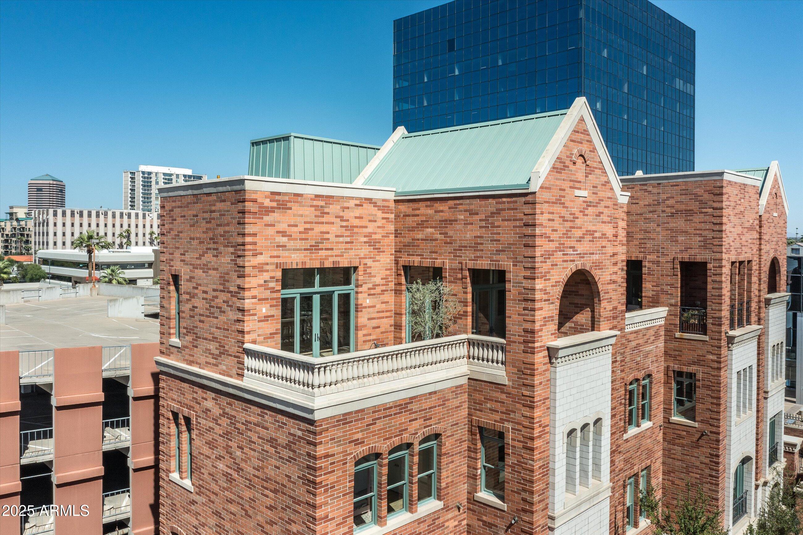 54 West Palm Lane, Unit 54 Phoenix, AZ 85004 - Photo 4 of 31 a view of a house with a door