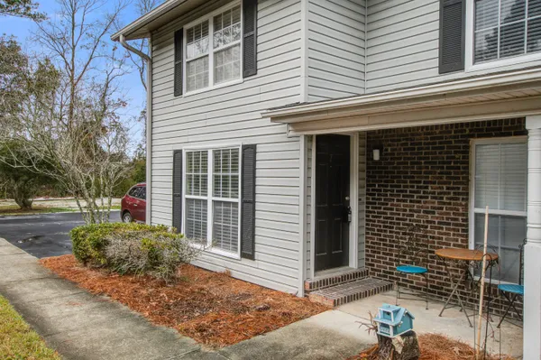 $1,295 | 2494 Etiwan Avenue, Unit J7, Charleston, SC 29414