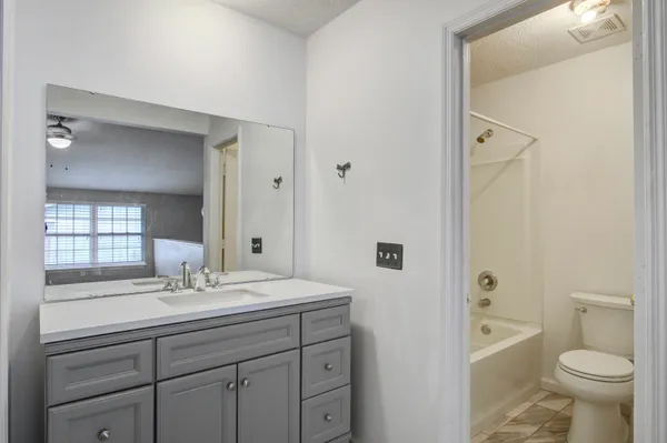 $1,295 | 2494 Etiwan Avenue, Unit J7, Charleston, SC 29414