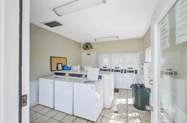 $1,295 | 2494 Etiwan Avenue, Unit J7, Charleston, SC 29414