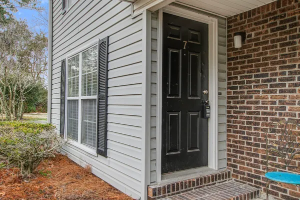 $1,295 | 2494 Etiwan Avenue, Unit J7, Charleston, SC 29414