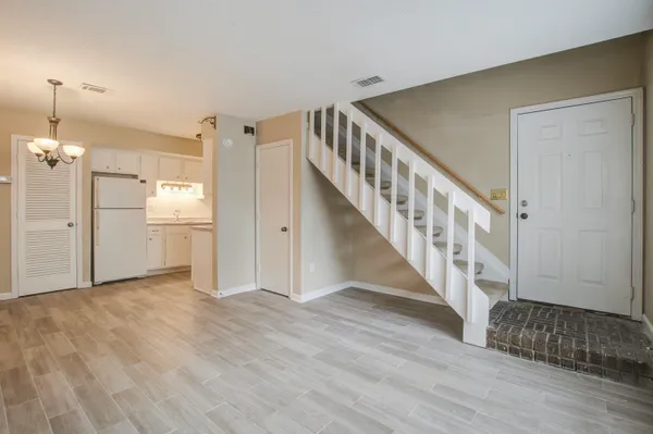 $1,295 | 2494 Etiwan Avenue, Unit J7, Charleston, SC 29414