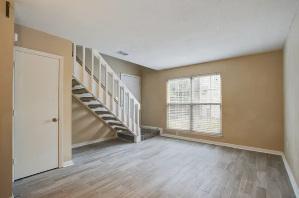 $1,295 | 2494 Etiwan Avenue, Unit J7, Charleston, SC 29414