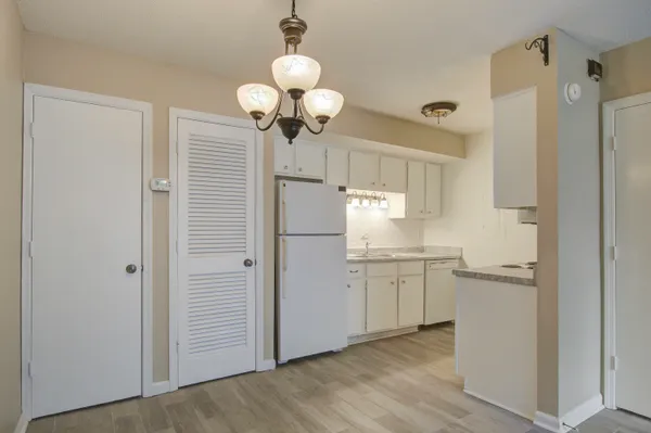 $1,295 | 2494 Etiwan Avenue, Unit J7, Charleston, SC 29414