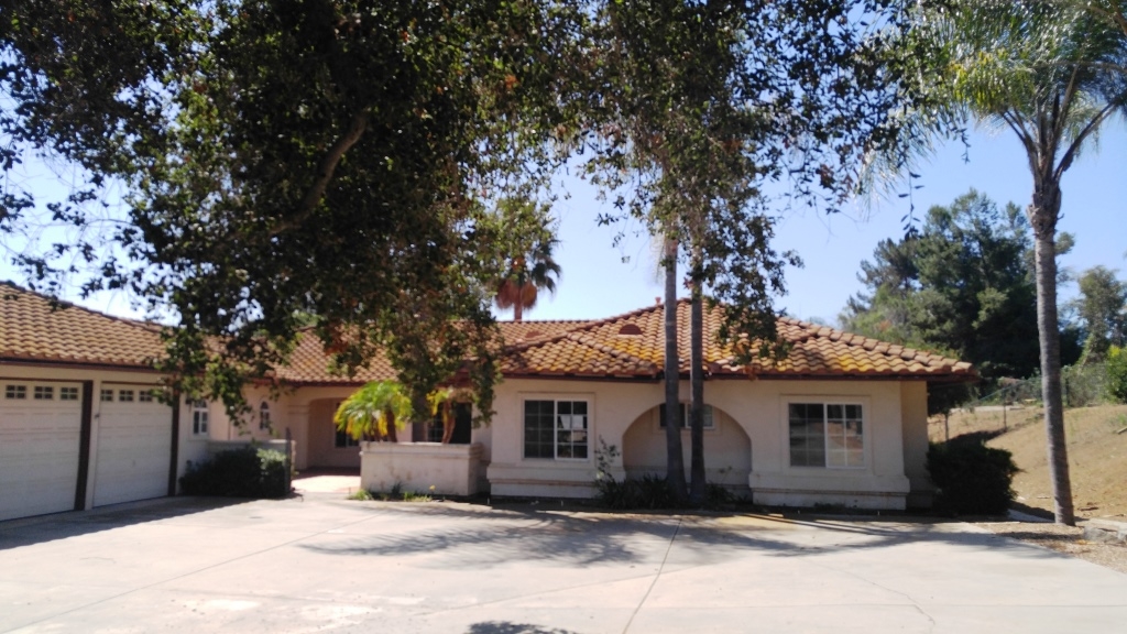 449 Futurity Lane Fallbrook, CA 92028 - Photo 2 of 24 Gallery Image 2