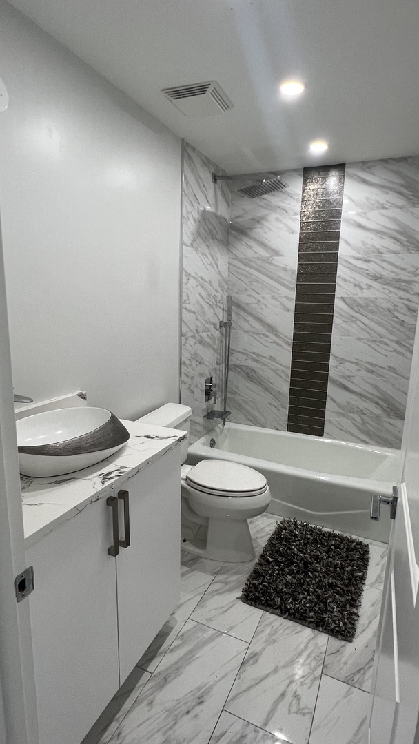 121 Windsor Lane, Unit D Willowbrook, IL 60527 - Photo 13 of 23 a bathroom with a sink a toilet and shower