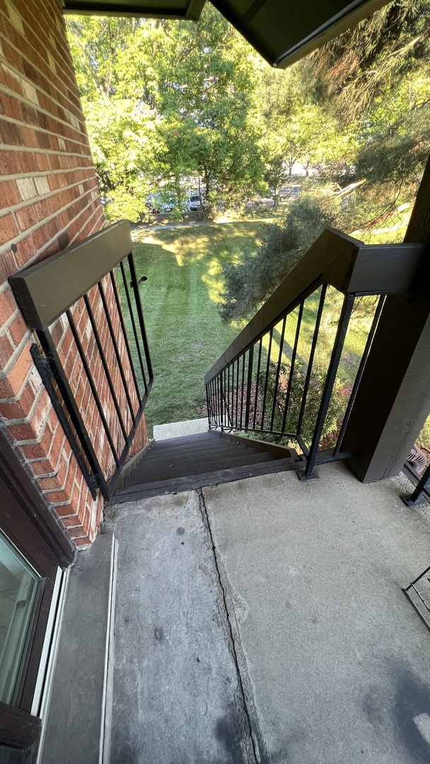 121 Windsor Lane, Unit D Willowbrook, IL 60527 - Photo 19 of 23 a view of stairs from a balcony