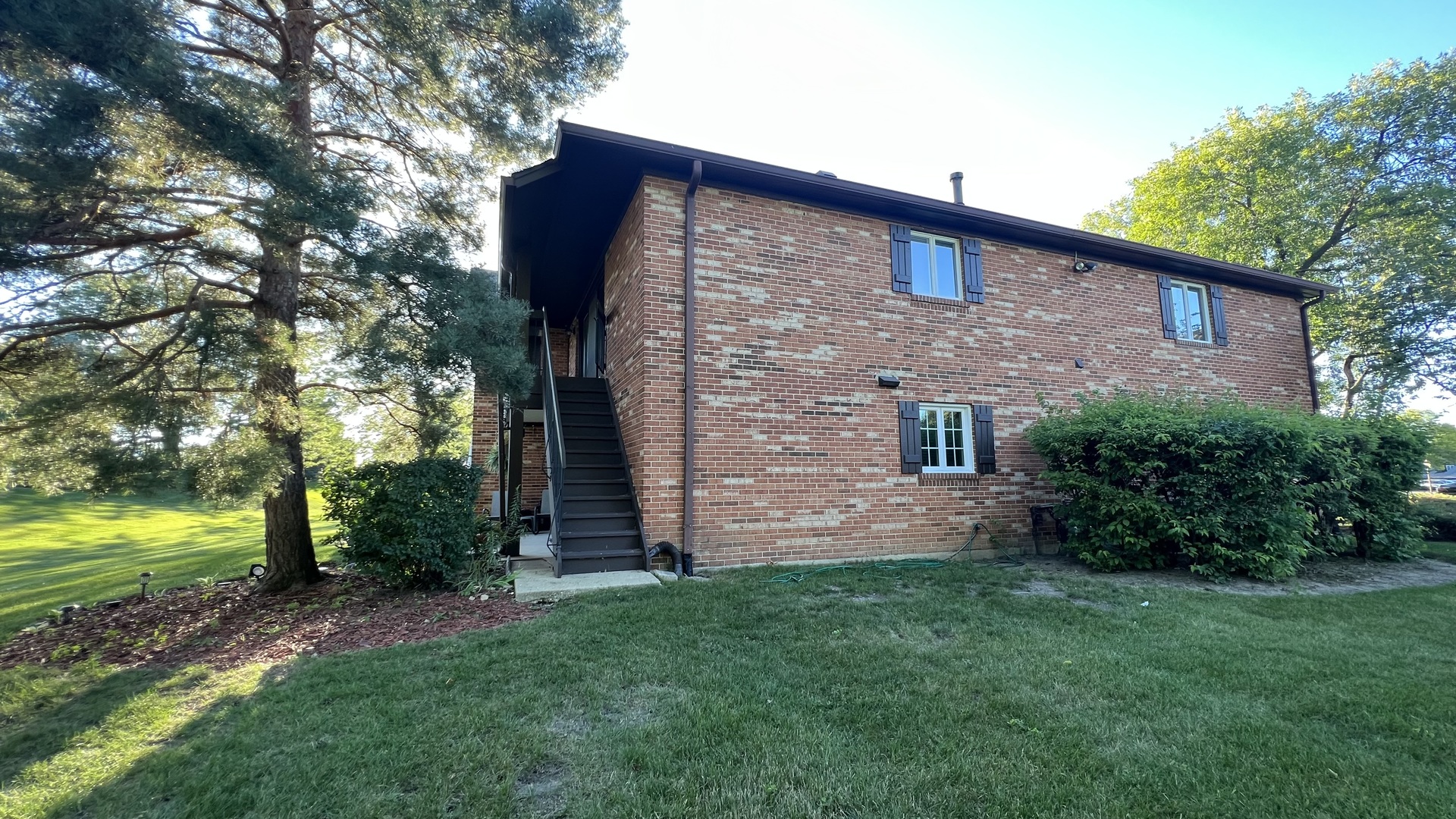 121 Windsor Lane, Unit D Willowbrook, IL 60527 - Photo 21 of 23 a brick building with a yard
