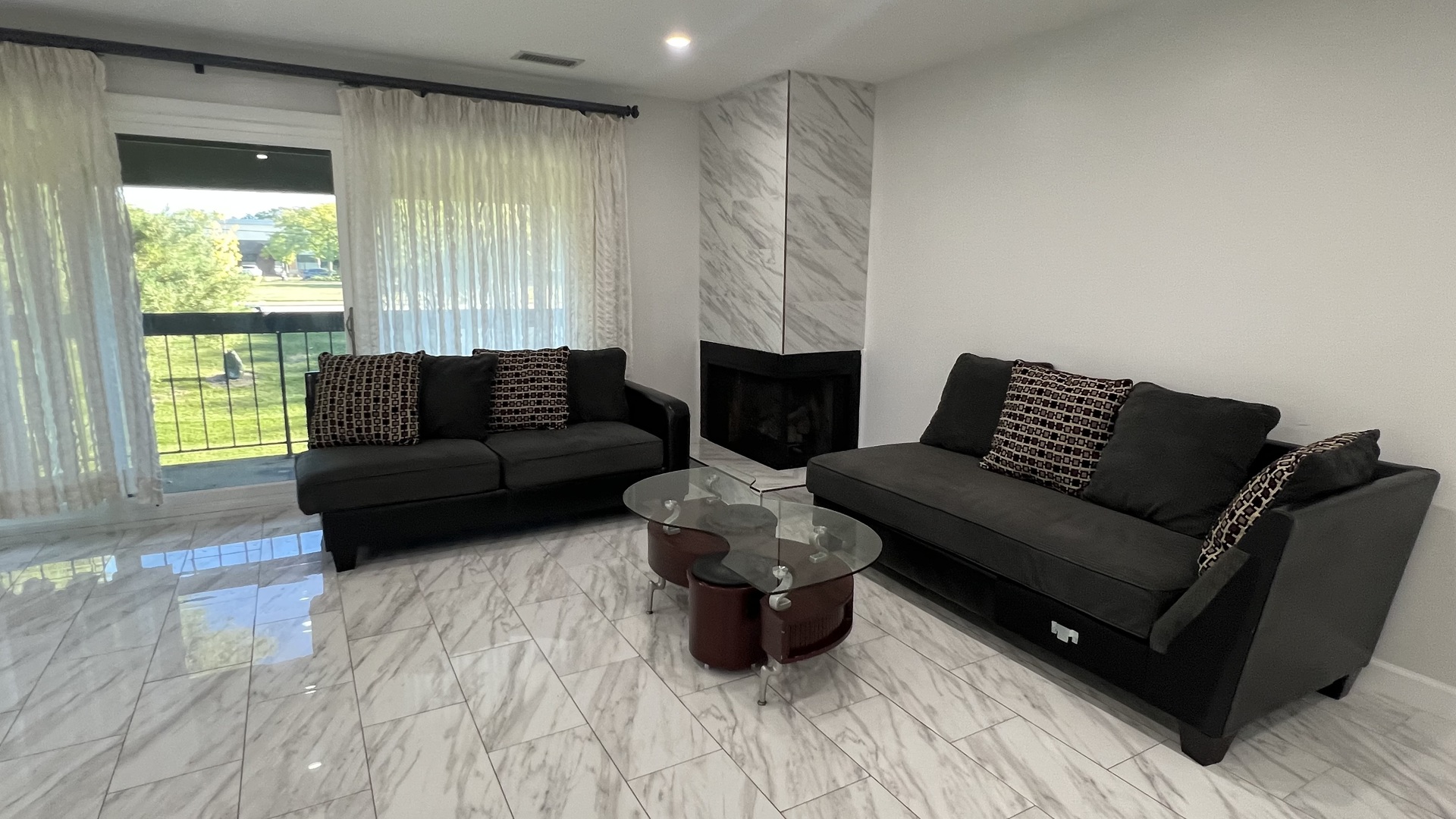 121 Windsor Lane, Unit D Willowbrook, IL 60527 - Photo 6 of 23 a living room with furniture and a window