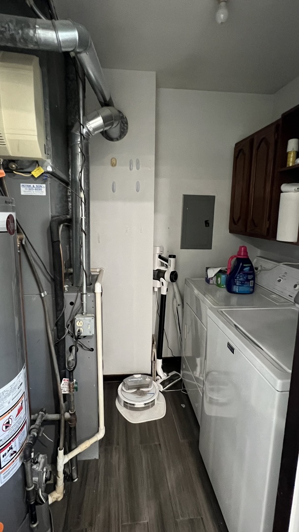 121 Windsor Lane, Unit D Willowbrook, IL 60527 - Photo 8 of 23 a view of a room with gym equipment