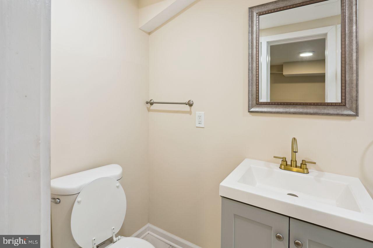 3701 Manchester Avenue Baltimore, MD 21215 - Photo 20 of 34 a bathroom with a toilet sink and mirror